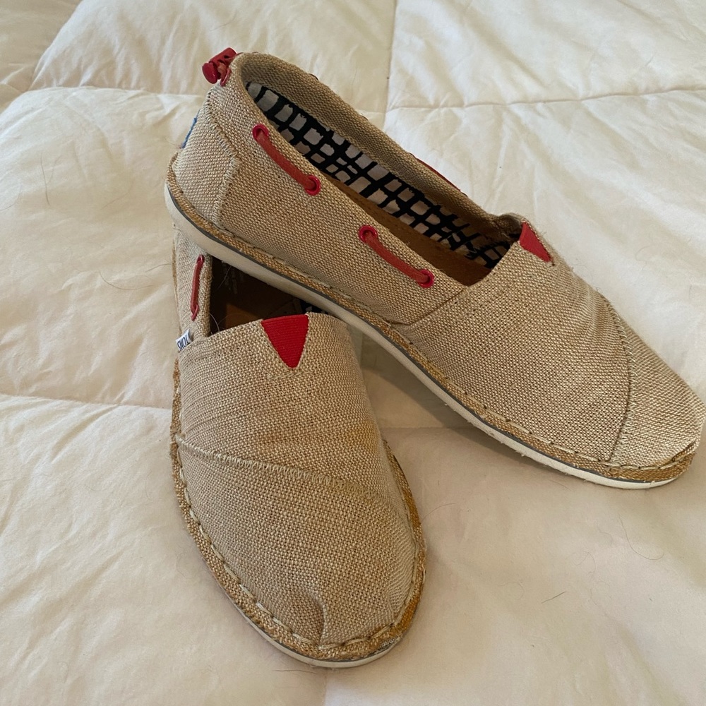 Toms Limited Edition! Burlap with red trim and toggle,